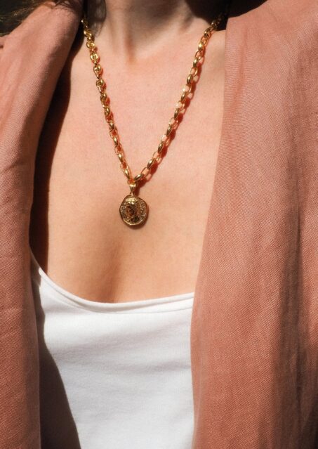 Hermis Matte Theta Necklace